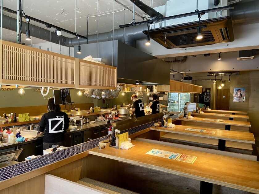 焼売酒場いしい　天神店の制服5