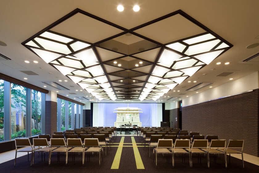 八尾支店の制服3