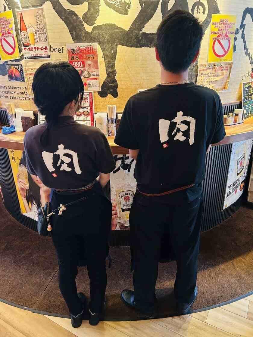 肉工房千里屋 ホルモンバルの制服2