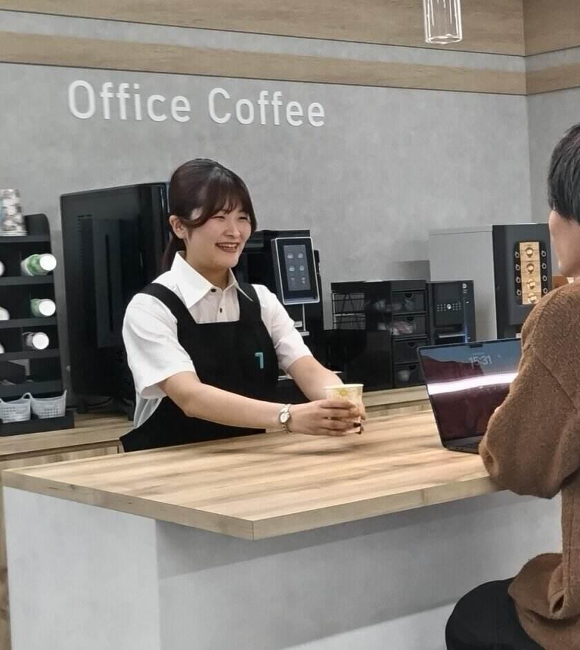 株式会社ユニマットライフ　カフェ事業部の制服1