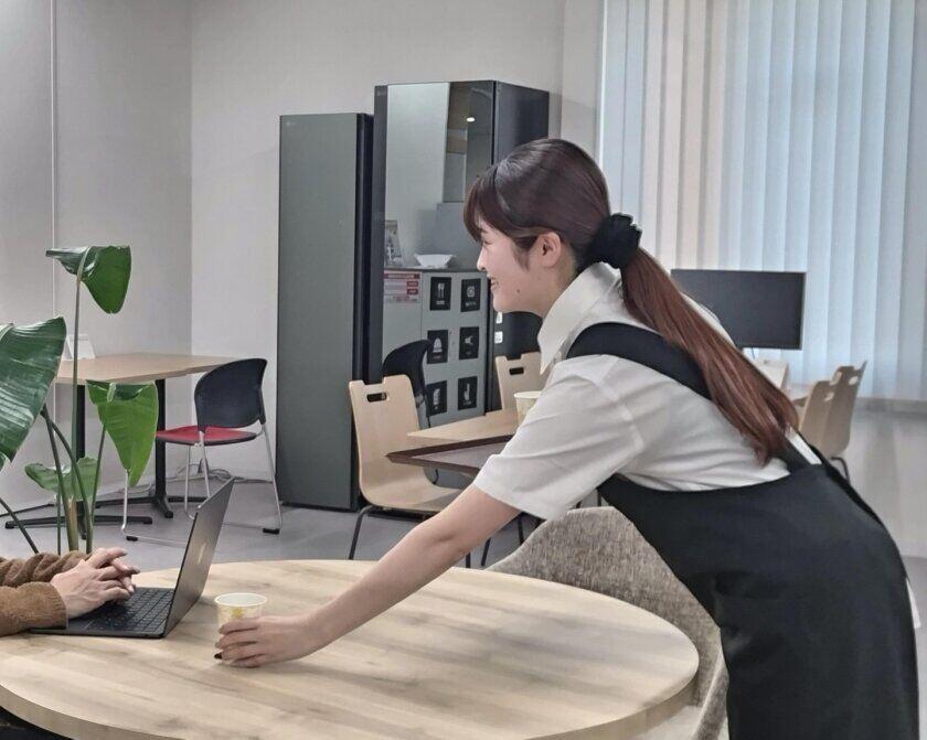 株式会社ユニマットライフ　カフェ事業部の制服2