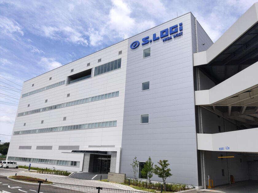 株式会社マイナビサポートの制服1