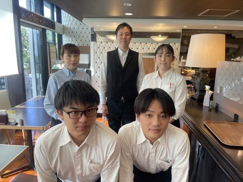 オリーブハウス 新宿高島屋店の制服1