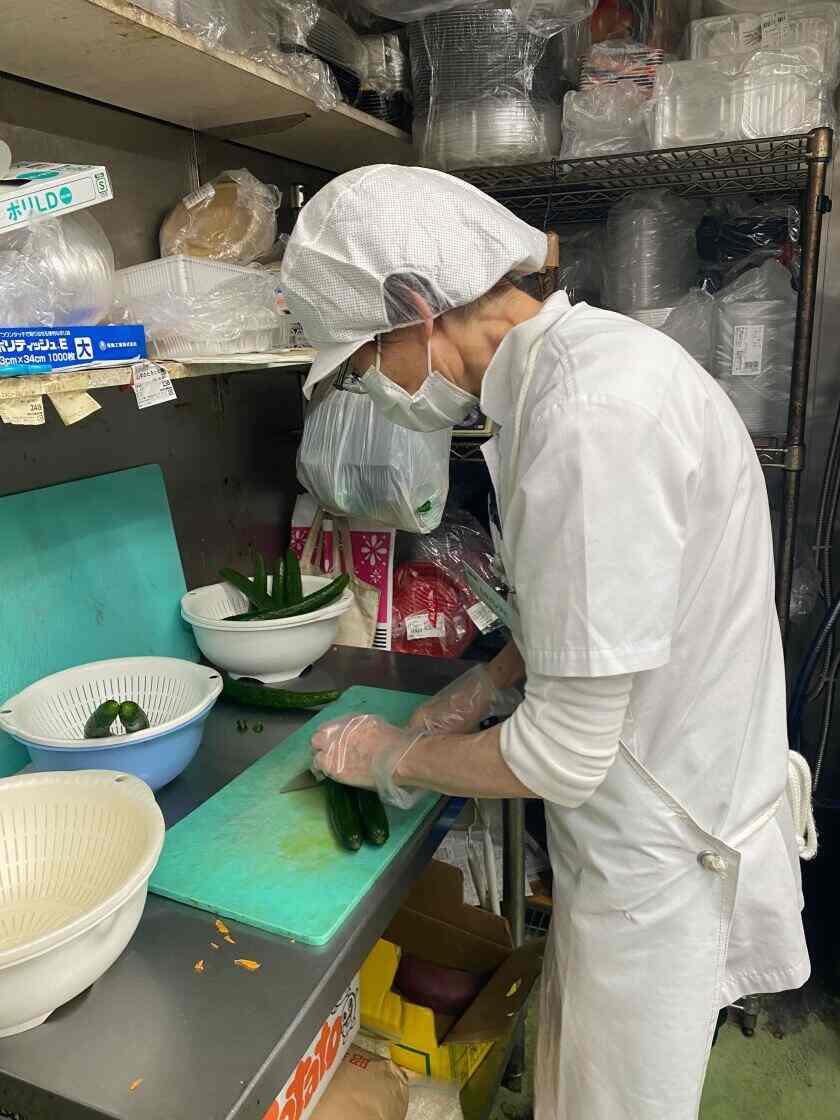 ハッピー六原三室戸店の制服2