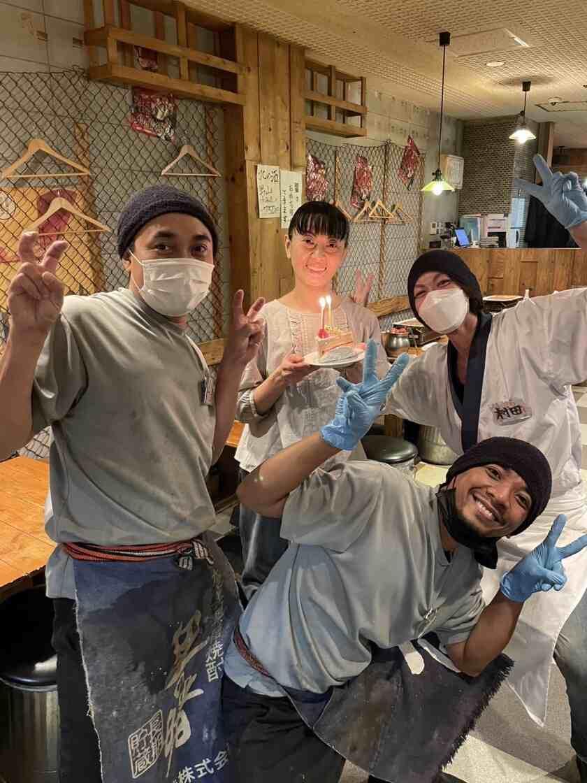 かに地獄 新橋の制服4