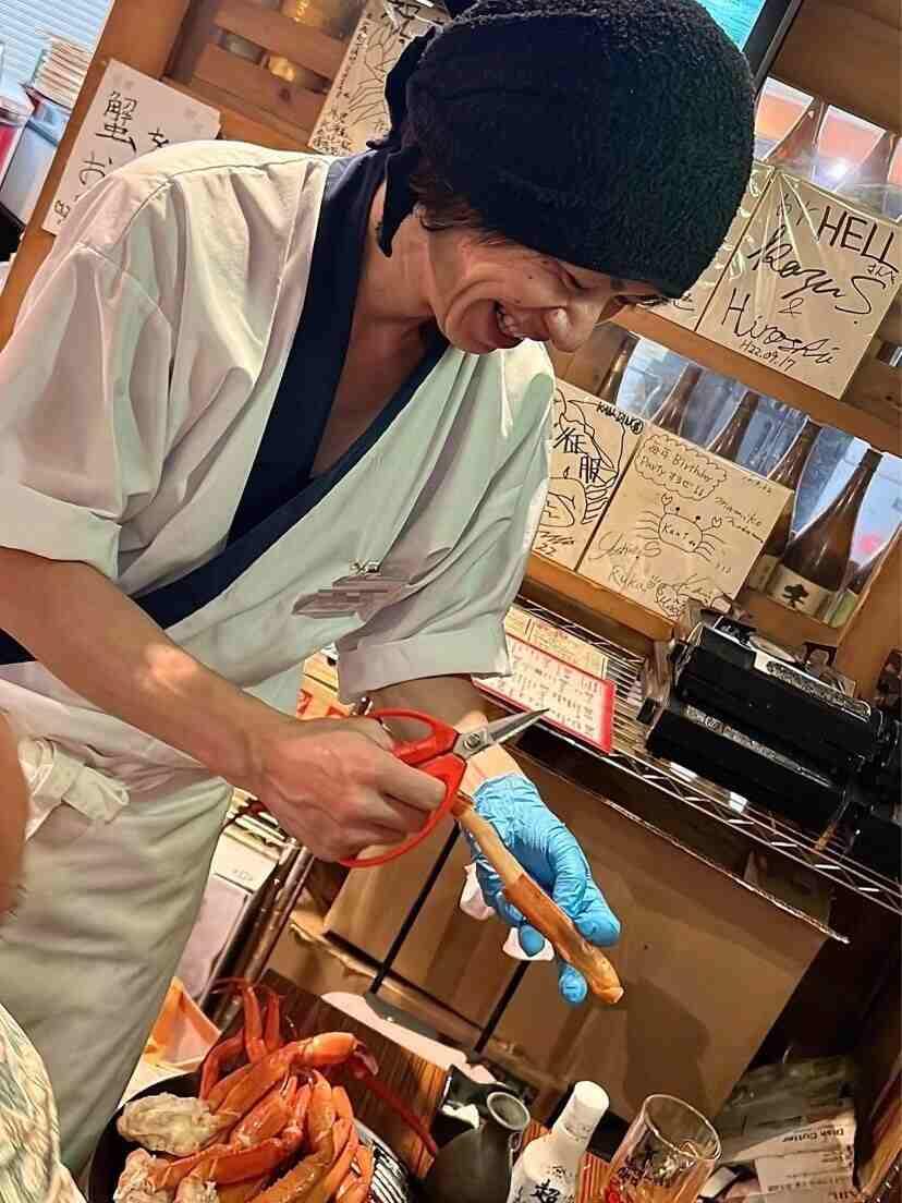 かに地獄 新橋の制服3