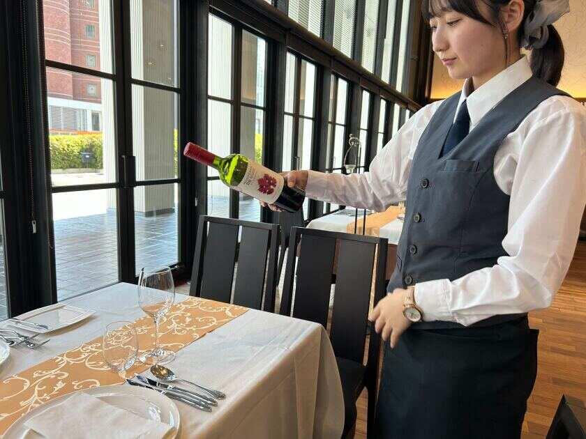 RESTAURANT mitteの制服4