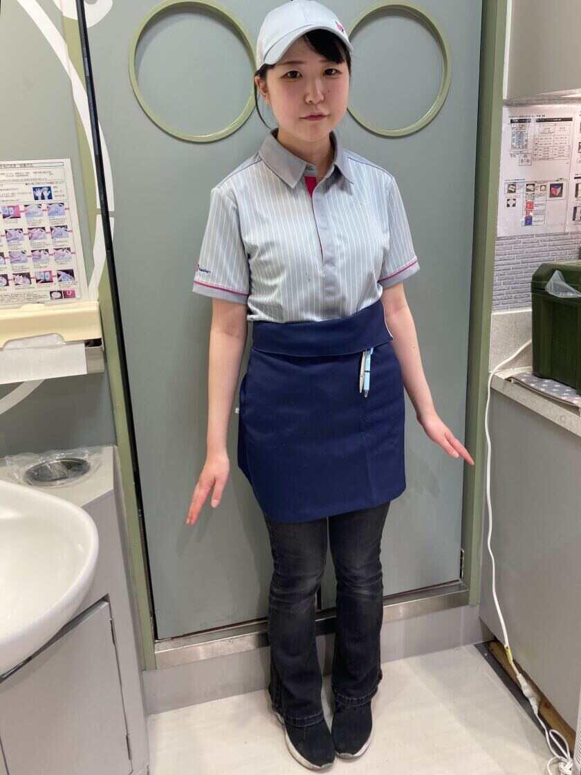 サーティワンアイスクリーム イオンモール姫路リバーシティー店の制服1