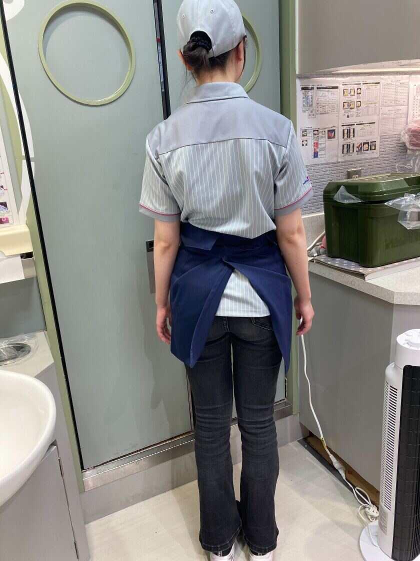 サーティワンアイスクリーム イオンモール姫路リバーシティー店の制服2