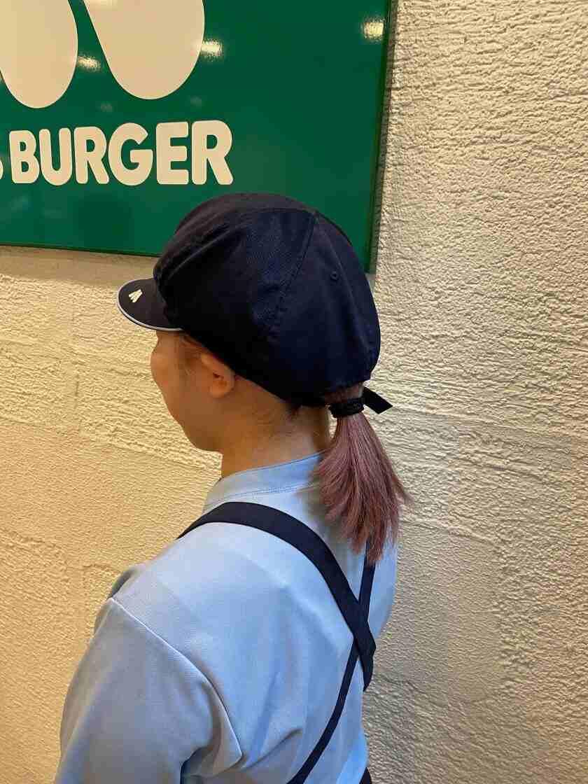 モスバーガー 渋谷道玄坂店の制服2