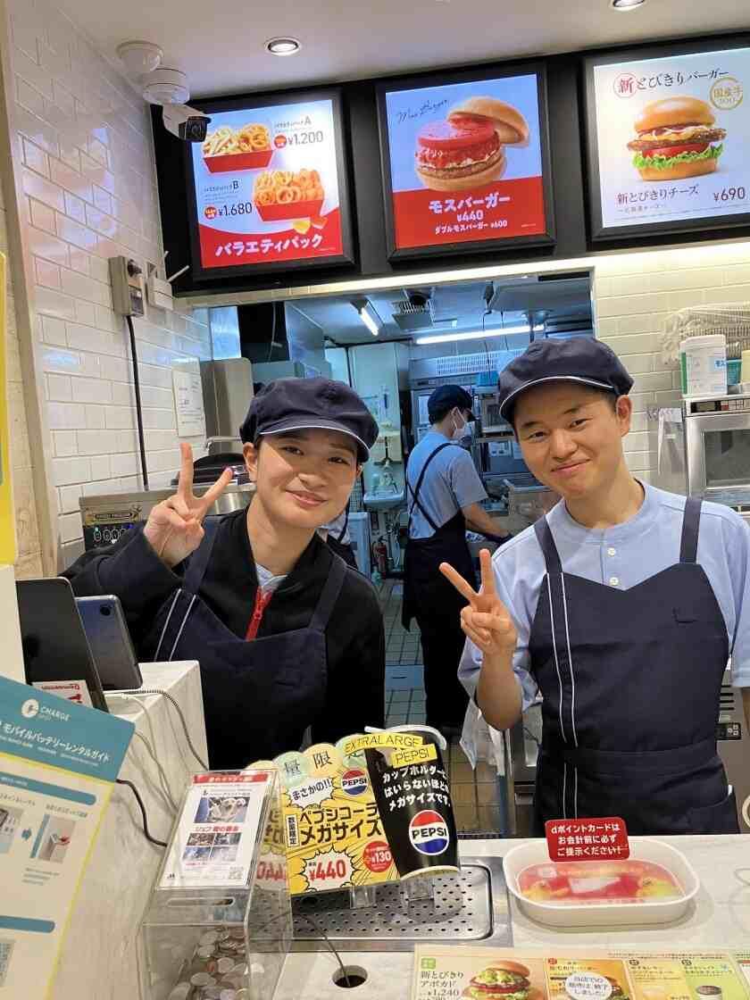 モスバーガー 渋谷道玄坂店の制服1