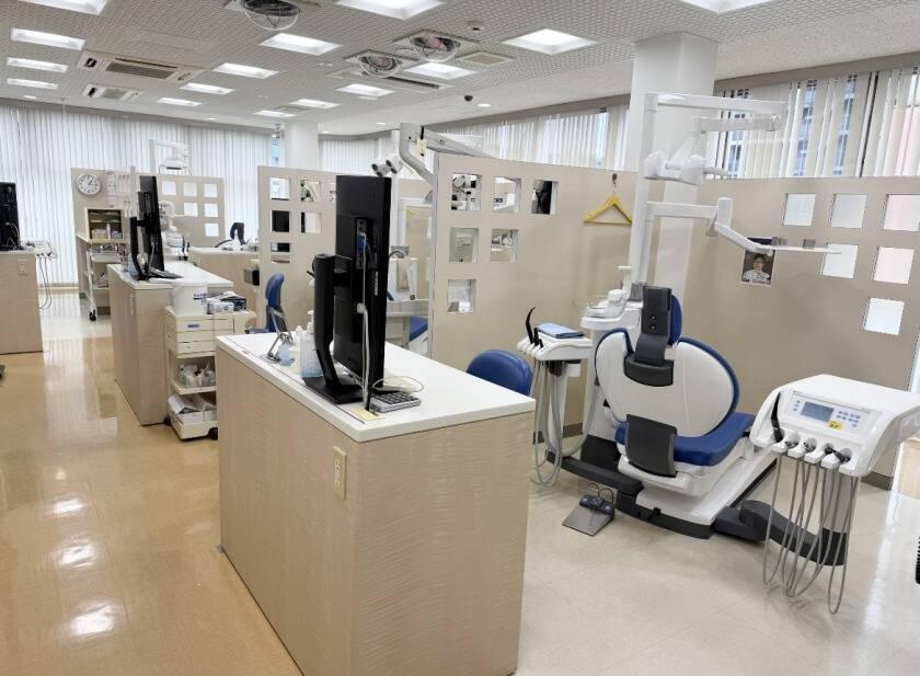 ベル歯科医院　採用担当の制服4