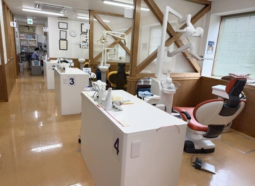 ベル歯科医院　採用担当の制服1