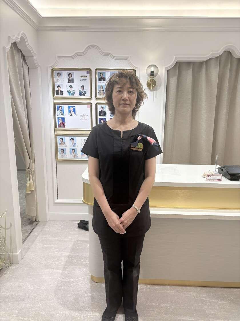 株式会社宝塚舞台　事業部の制服3