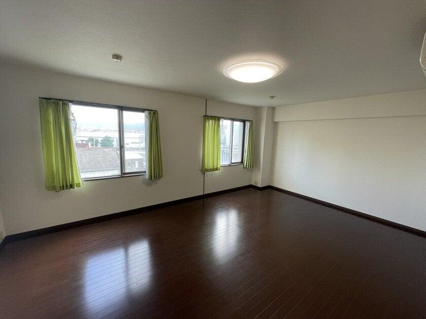 日高建設株式会社の制服1