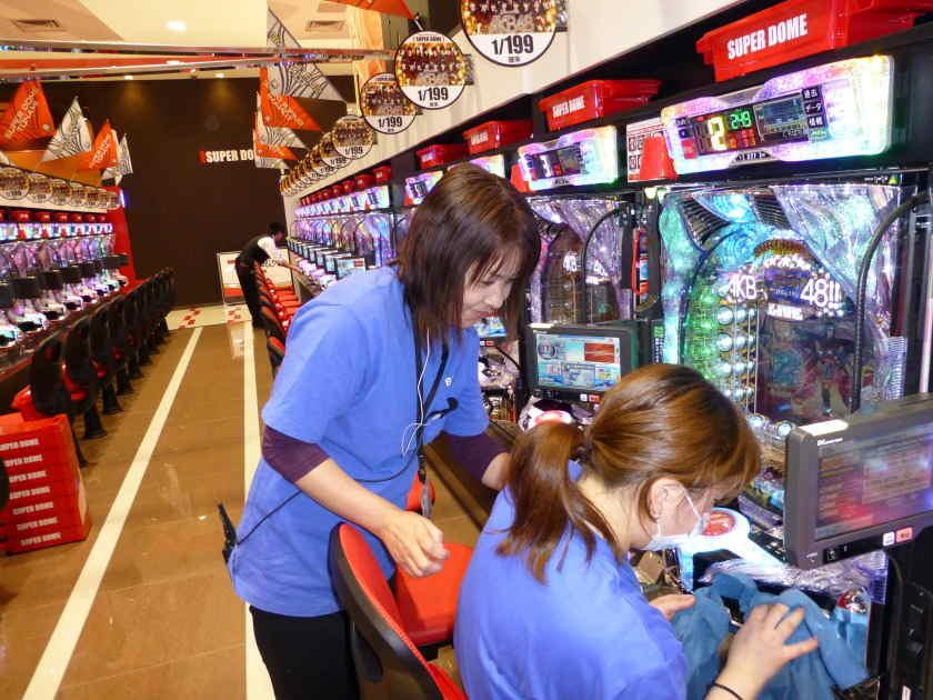 白根商事の制服1