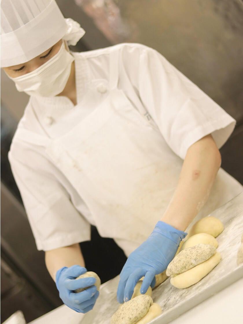 ドンク　大阪阪神店の制服3
