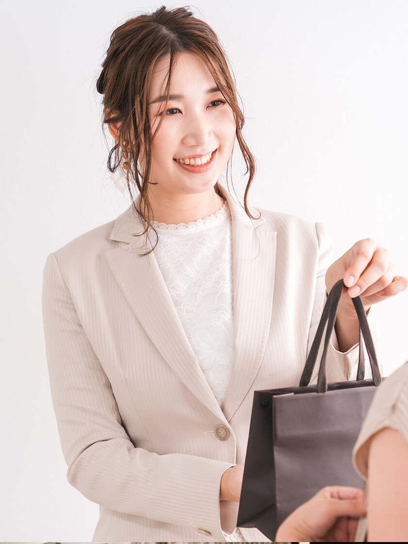 株式会社キール　派遣先：大丸東京　化粧品売り場の制服1