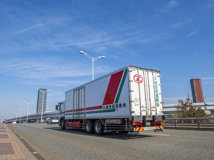 丸善海陸運輸株式会社 本社の制服2