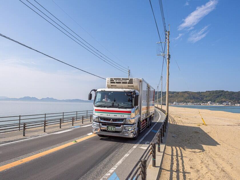 丸善海陸運輸株式会社 本社の制服1
