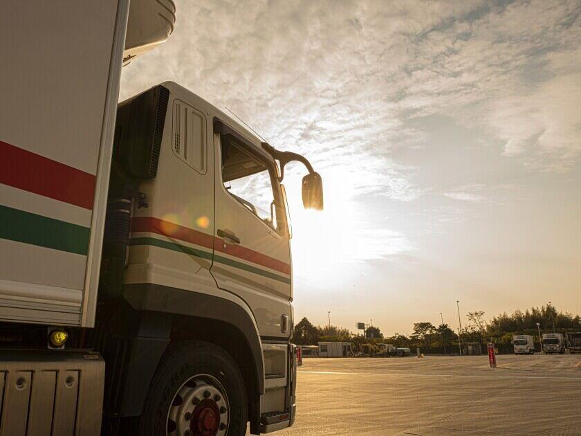 丸善海陸運輸株式会社 本社の制服3