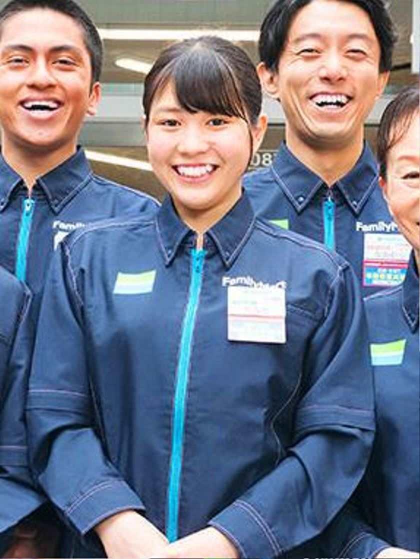 ファミリーマート 東村山駅東口店の制服1