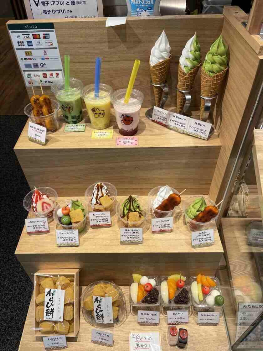 甘党まえだ ホワイティうめだ店の制服1