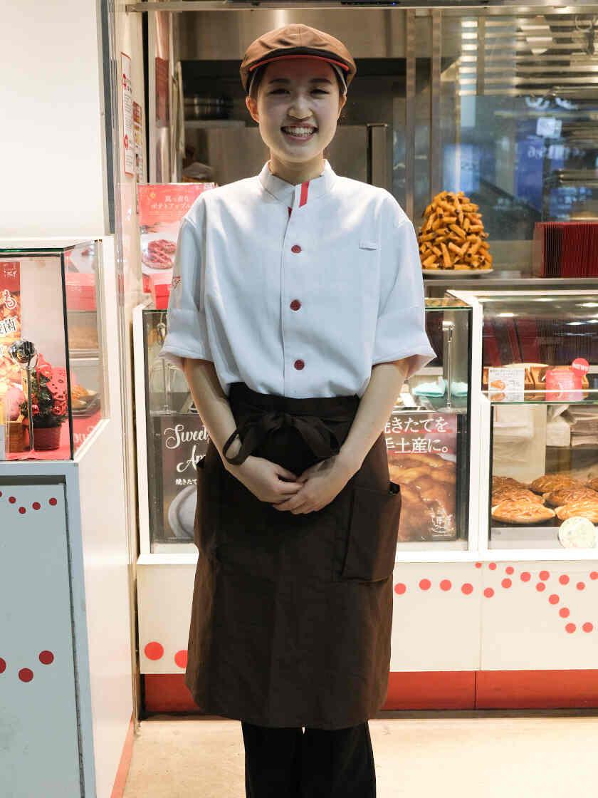 らぽっぽファーム 東京スカイツリータウン・ソラマチ店の制服2