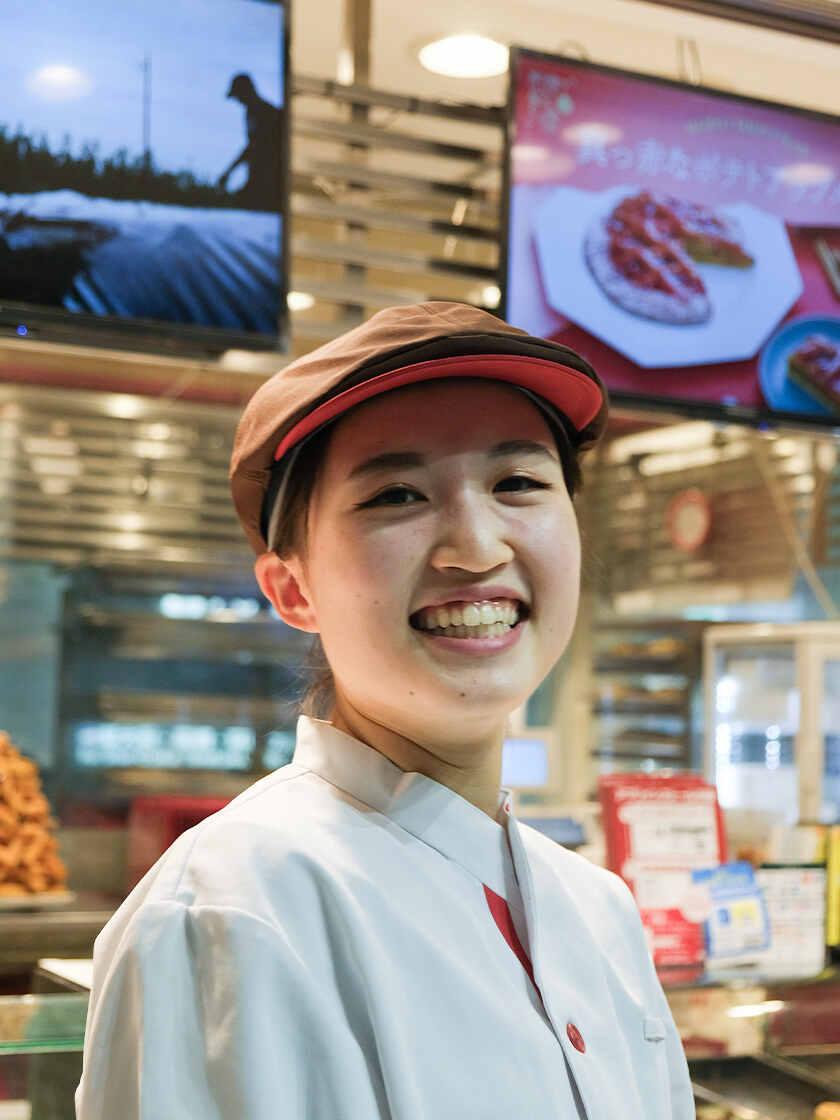 らぽっぽファーム 東京スカイツリータウン・ソラマチ店の制服3