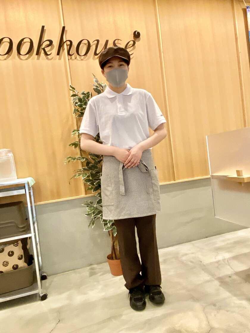 クックハウス　ホワイティ梅田店の制服1