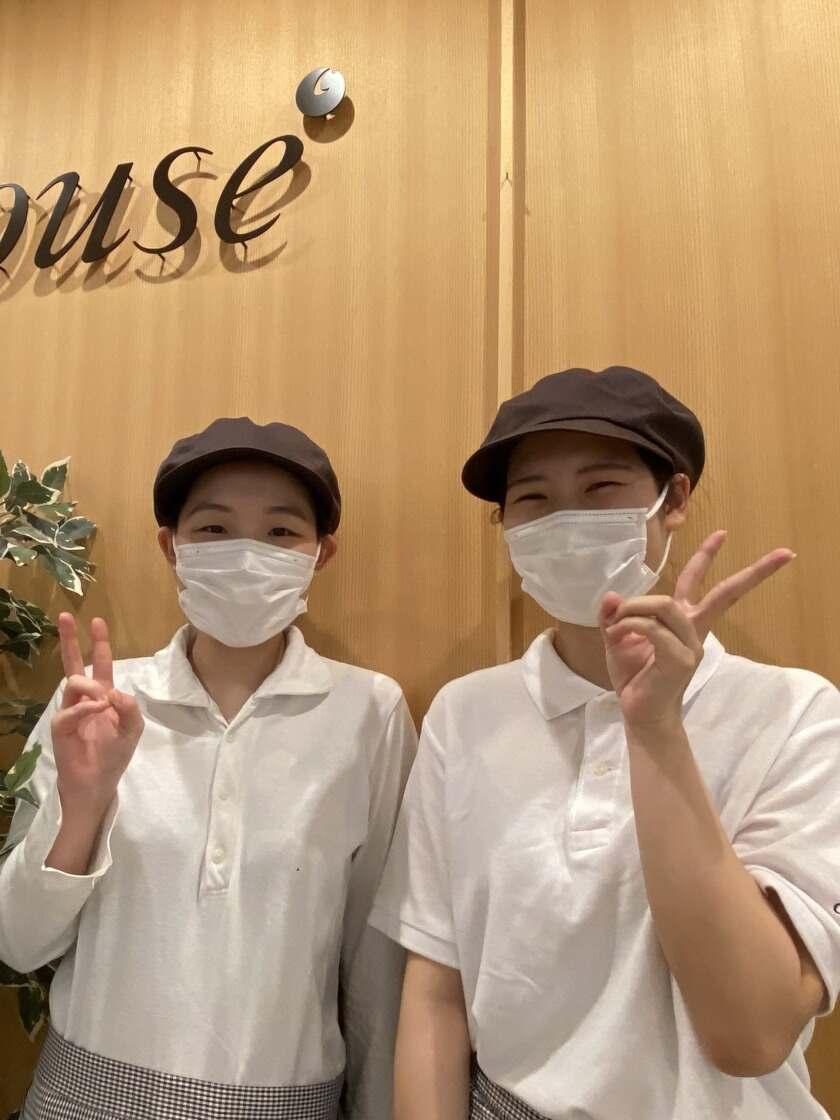 クックハウス　ホワイティ梅田店の制服3