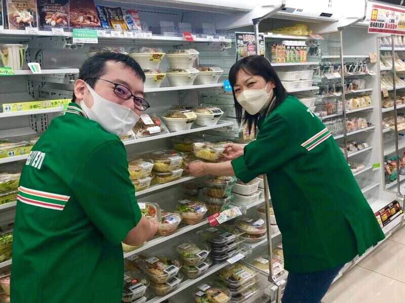 学生さんも多数活躍中！/セブンイレブン武蔵中原駅前店の仕事画像3