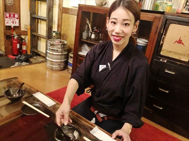 立呑み串焼き 大阪焼トンセンター 難波千日前店の制服2