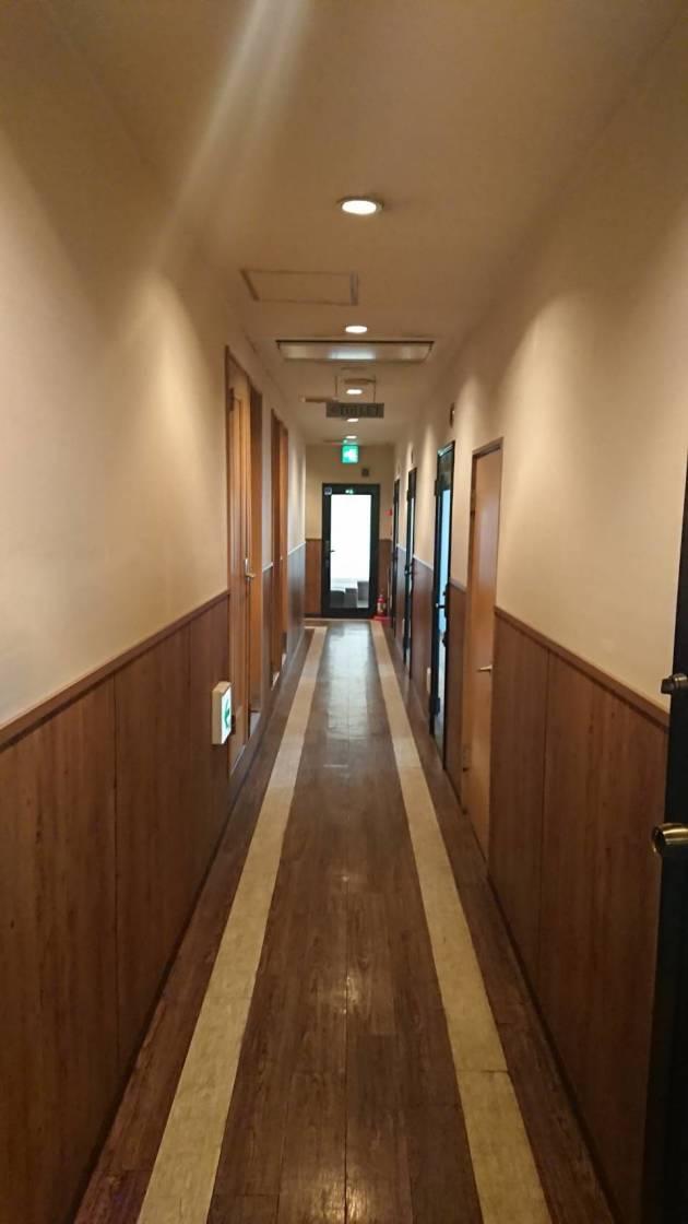 カラオケ家　入間店の制服1