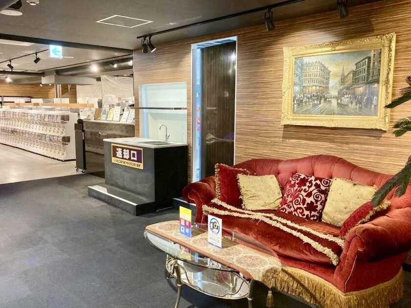 ダーツ&カラオケ　一橋学園店の制服1