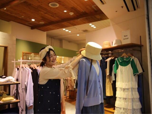 週2日～◎髪色自由・ネイルOK！お得な社割あり■アパレル販売(販売、大阪市中央区)のイメージ画像