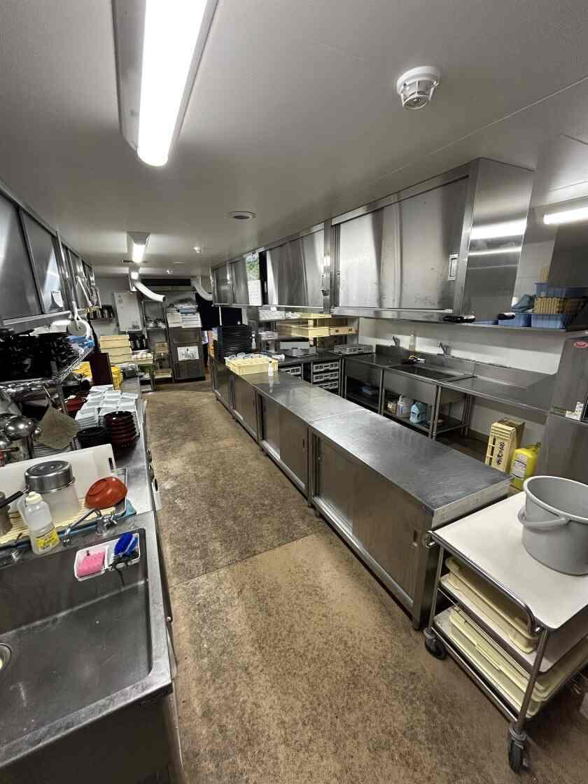 鈴廣かまぼこ 江の浦店の制服3