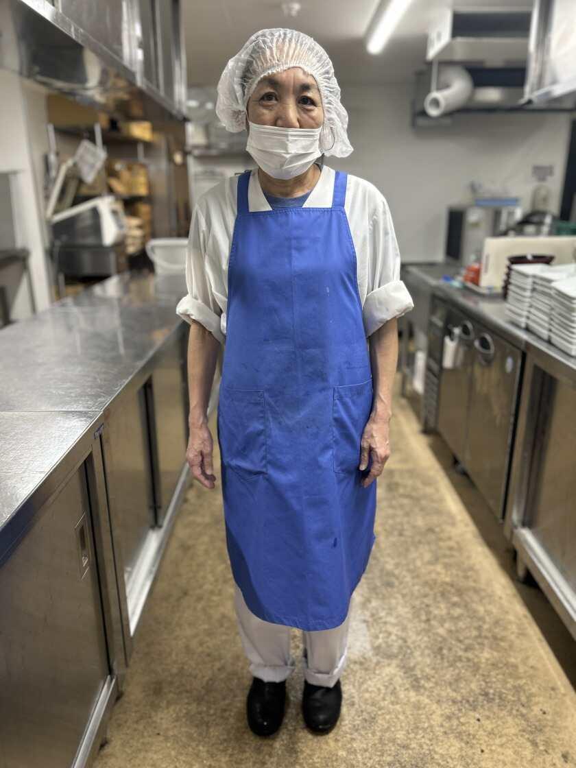 鈴廣かまぼこ 江の浦店の制服1