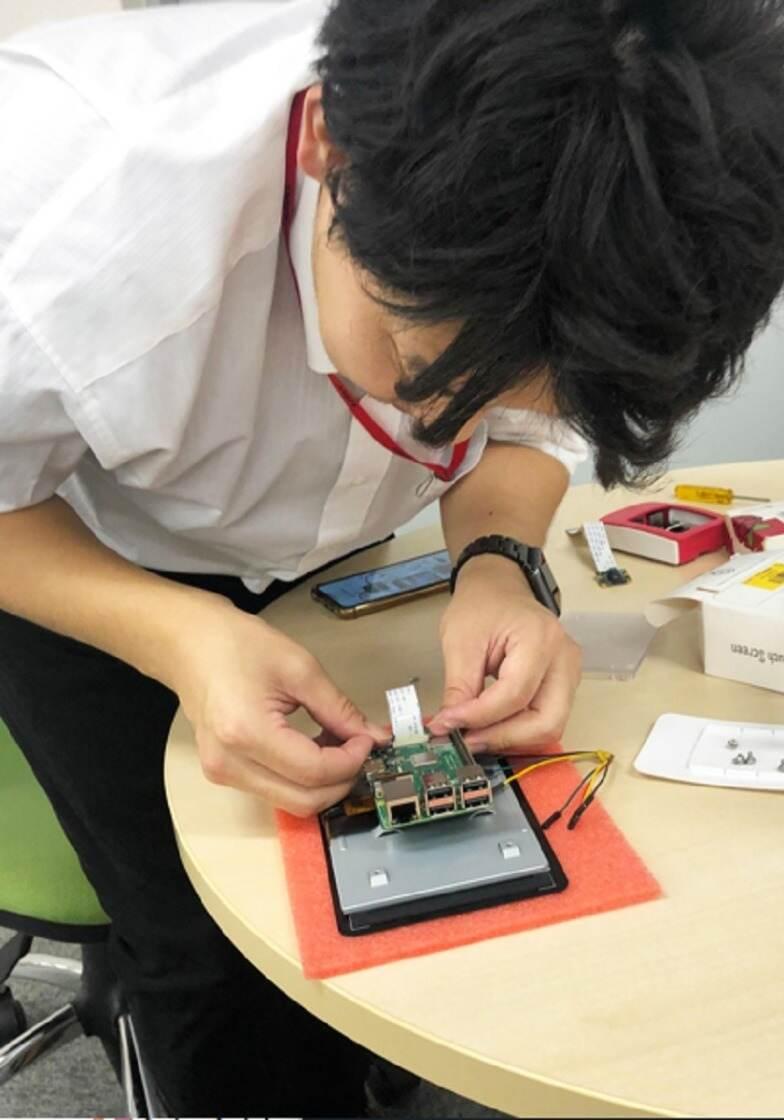 株式会社アズテックスの制服1