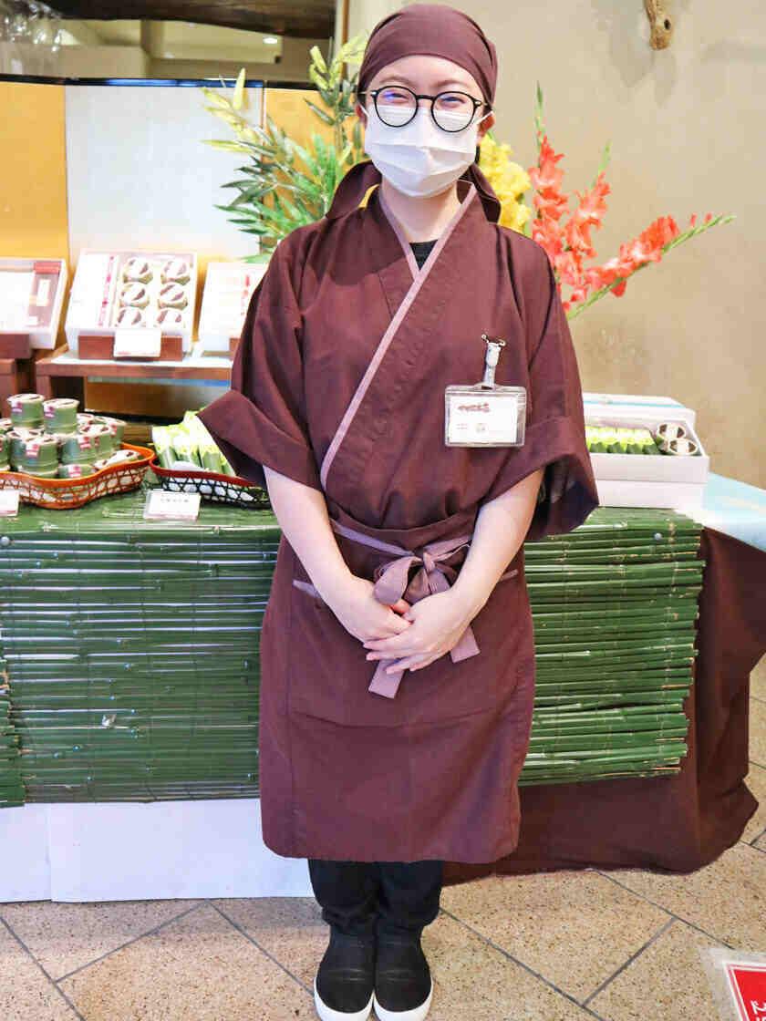 十勝あんこのサザエ 西宮本店の制服1