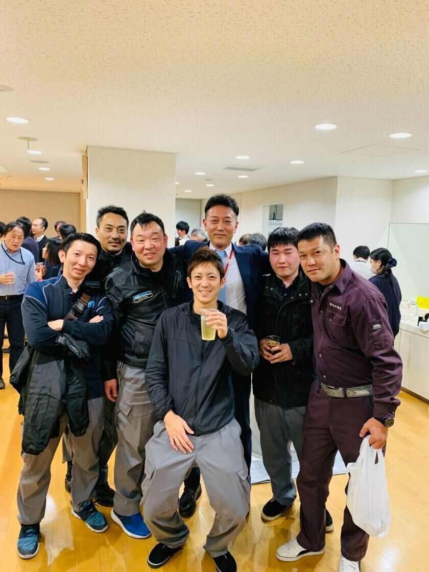 R5エクスプレス株式会社の制服2