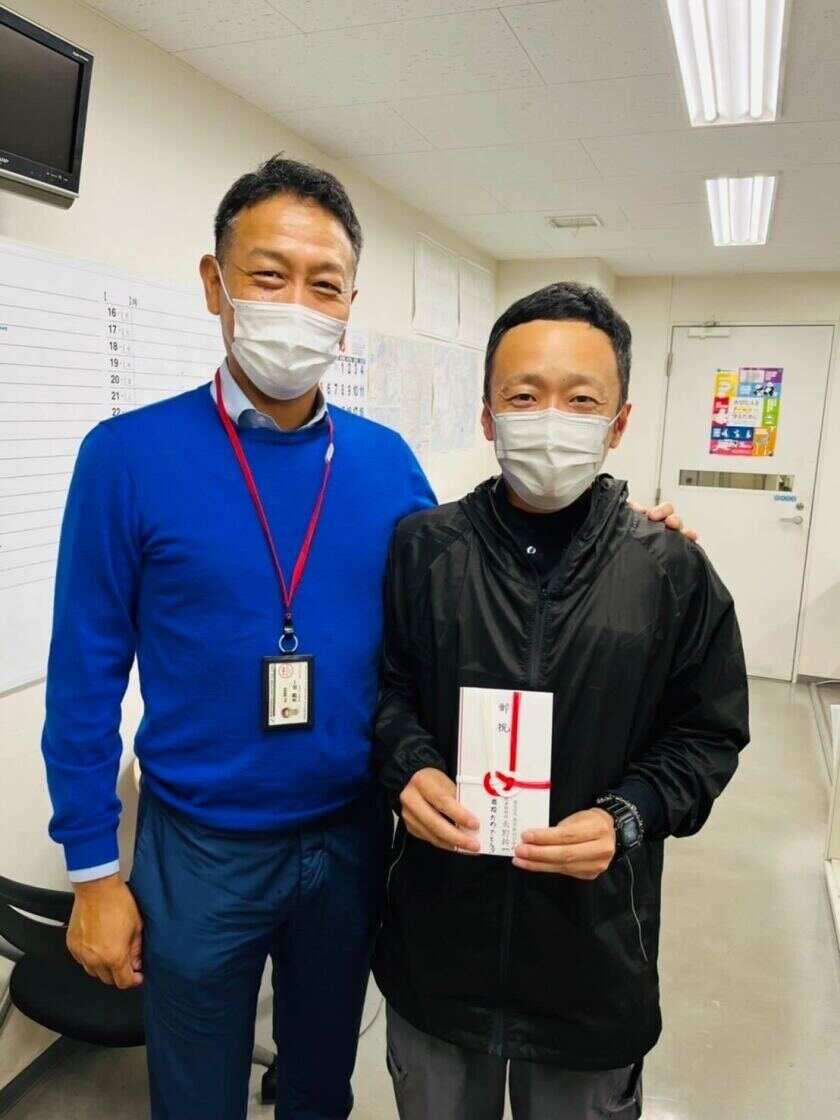 R5エクスプレス株式会社の制服1