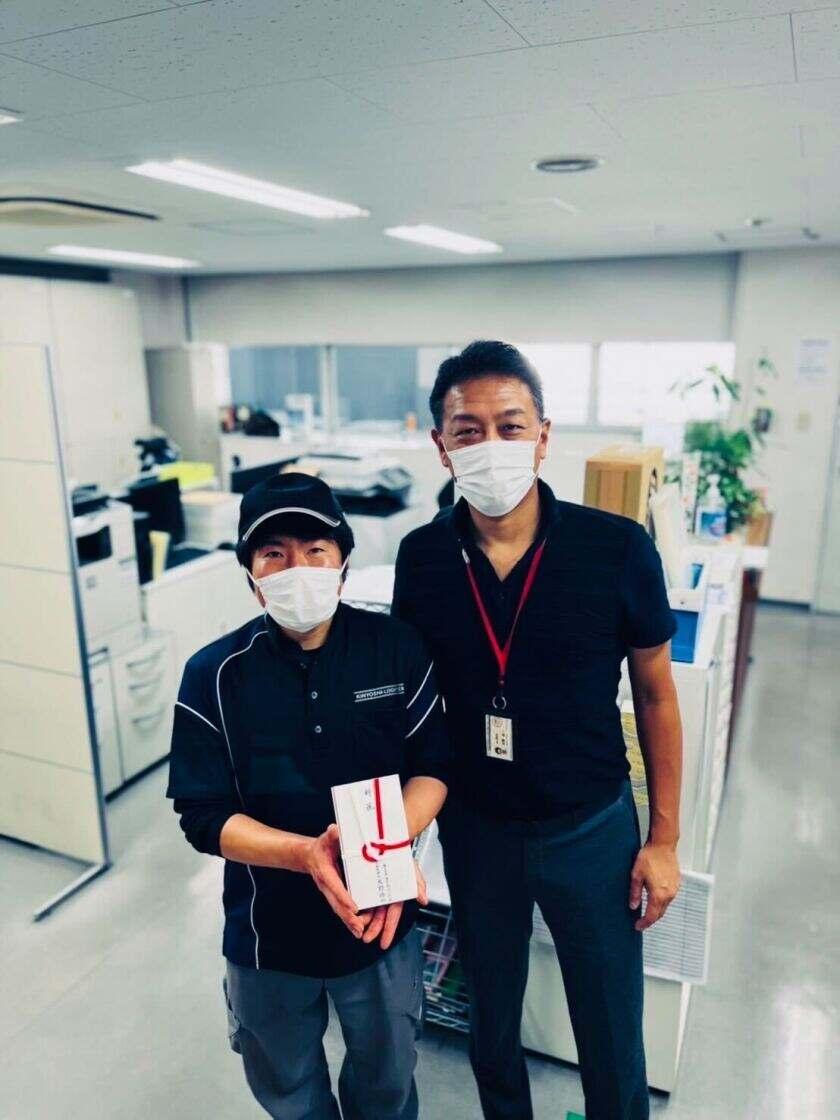 R5エクスプレス株式会社の制服3