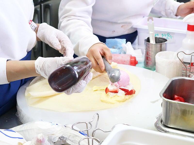 マリオンクレープ ファボーレ婦中店の仕事画像3