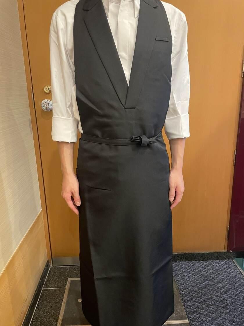 法善寺 鮨 さかたの制服1