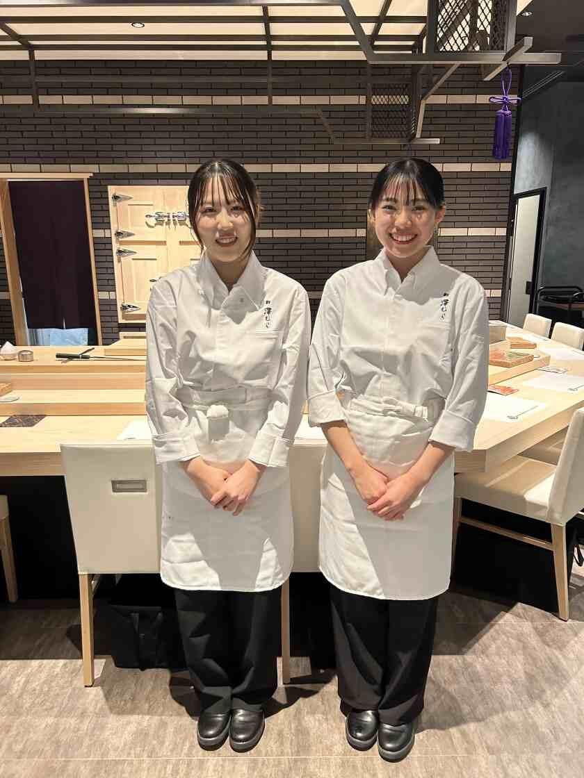 鮨 たくまの制服1