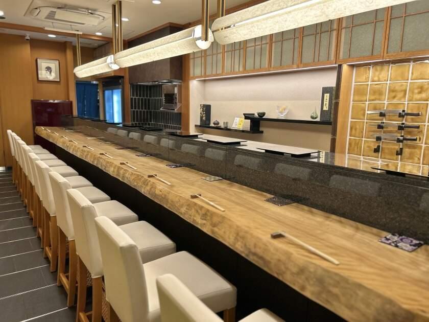 法善寺 鮨 さかたの制服5