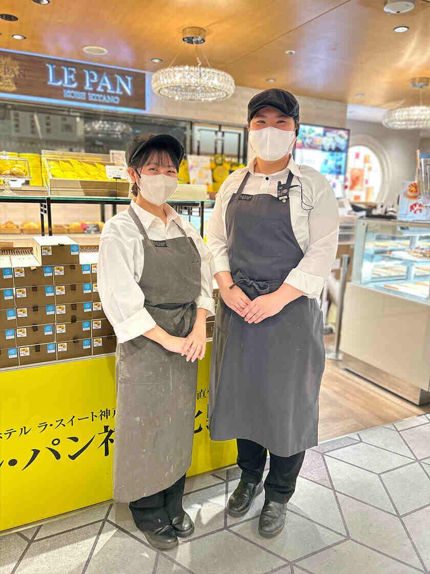 スイーツ＆ベーカリール・パン神戸北野 伊丹空港店の制服2