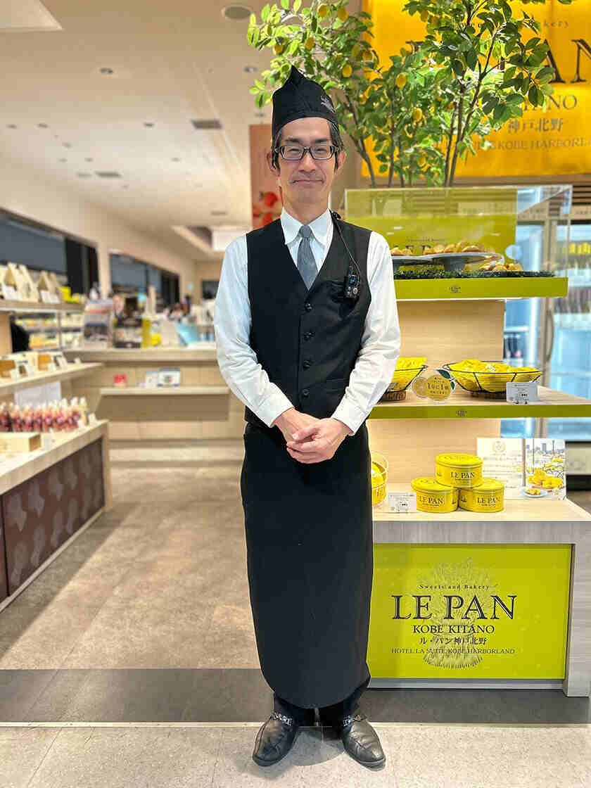 スイーツ&ベーカリール・パン神戸北野 関西国際空港店の制服1
