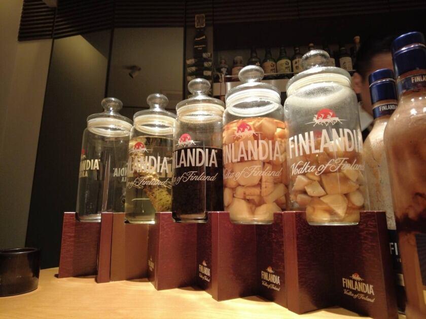 ぎをん FINLANDIA BAR 　◆ フィンランディア バー ◆の制服2